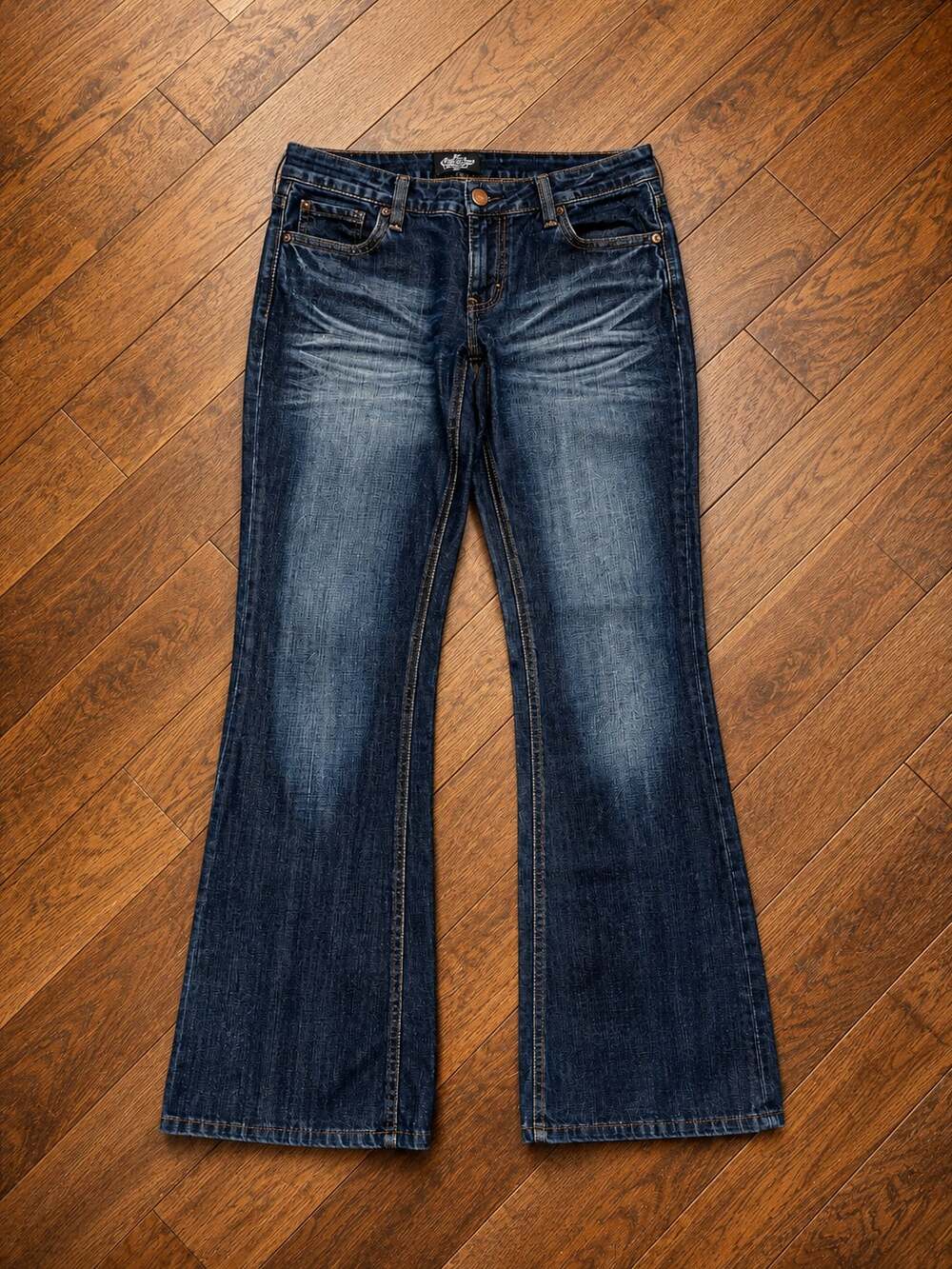Soundgirl Jeans Vixen Curvy Dark Wash 29 x 33 Boot Cut Flare Jeans with Gold Sti